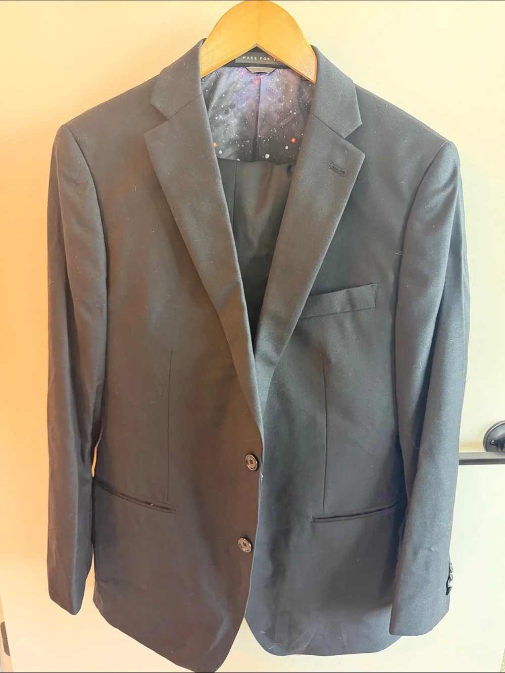 Black Men's Two-Button Sport Coat with Subtle Patterned Lining